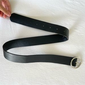 Brandy Melville Black and Silver Circle Buckle Belt